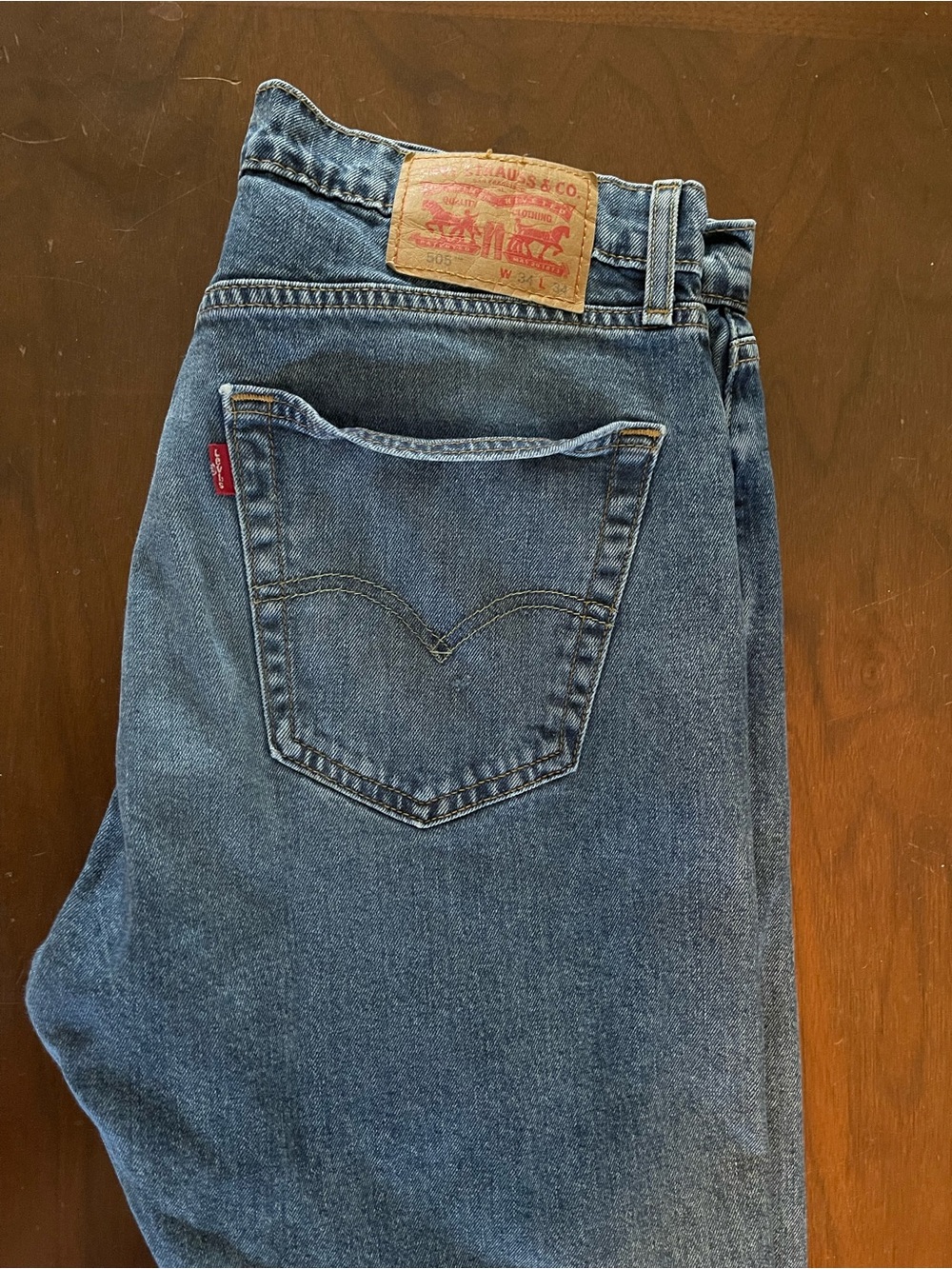 Levi's 505 Men's Medium Wash Blue Denim Jeans - Classic Fit W34 x L34